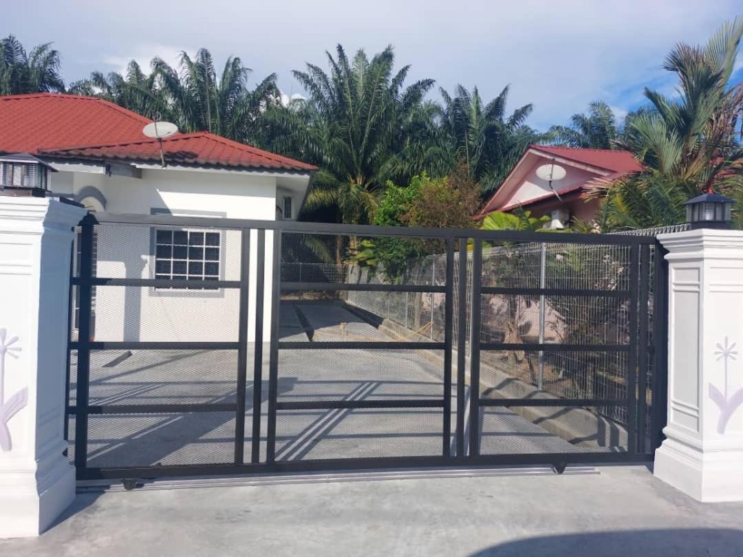 Cempaka Homestay Parit Raja - Housity
