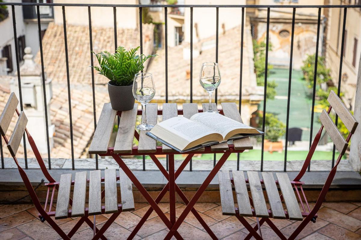Campo de' Fiori Penthouse-Rental in Rome - Housity