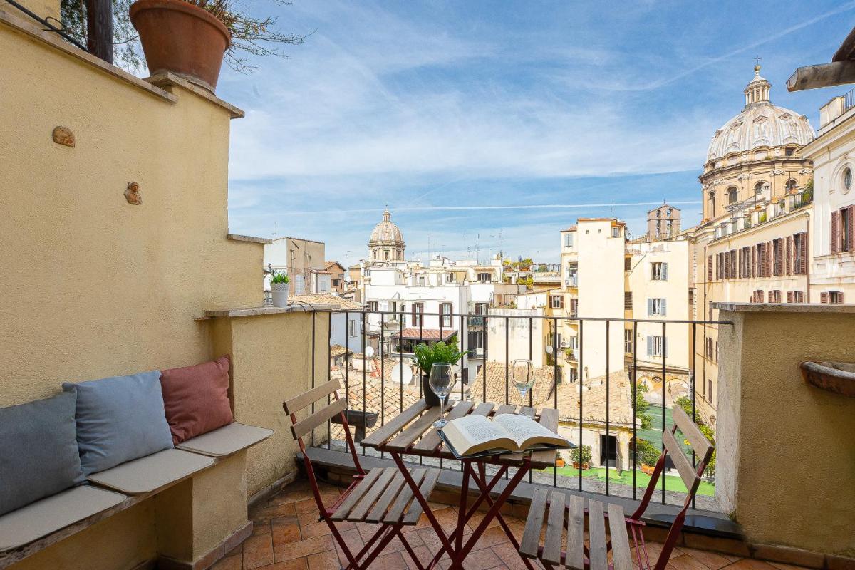 Campo de' Fiori Penthouse-Rental in Rome - Housity