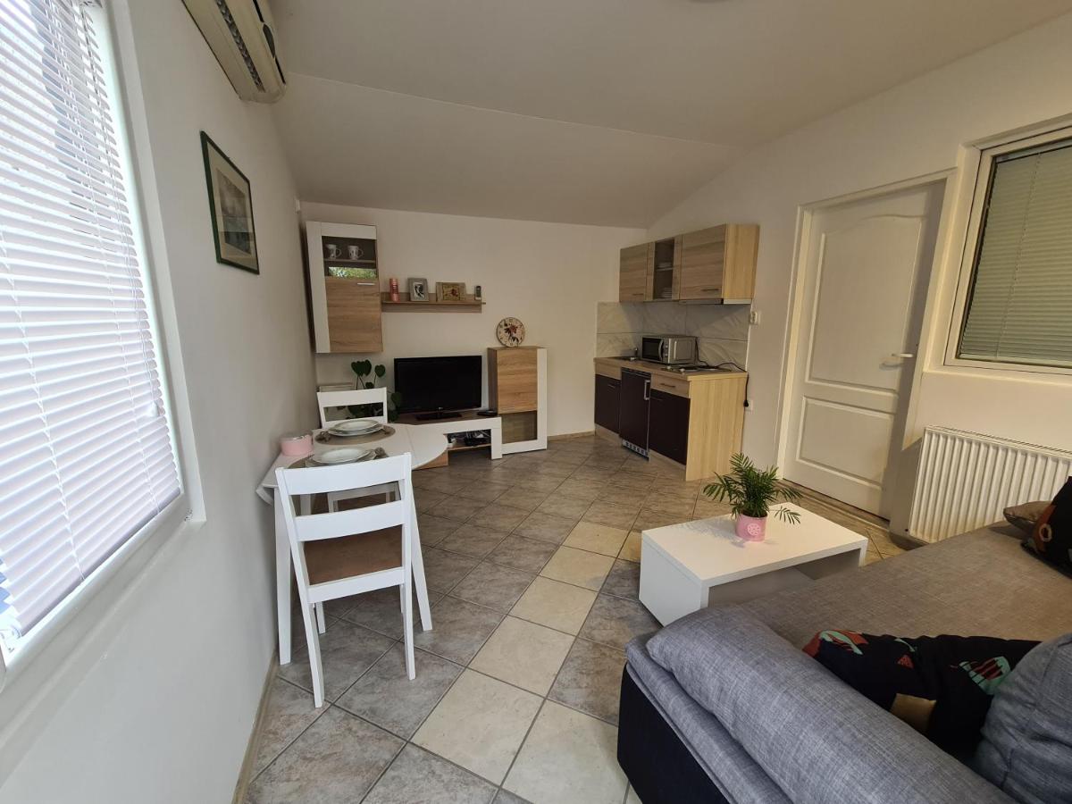 Nikol - Housity