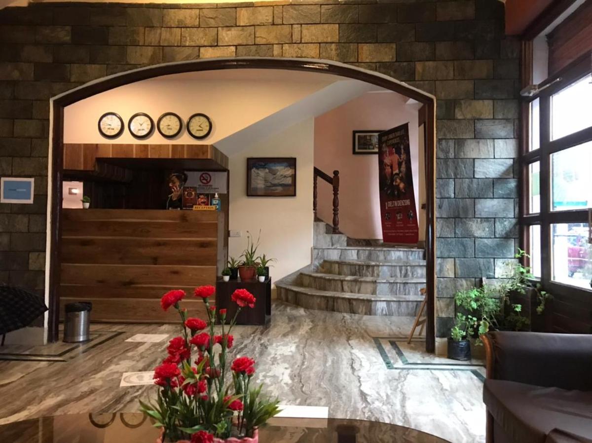 Hotel The Narayani Continental - Housity