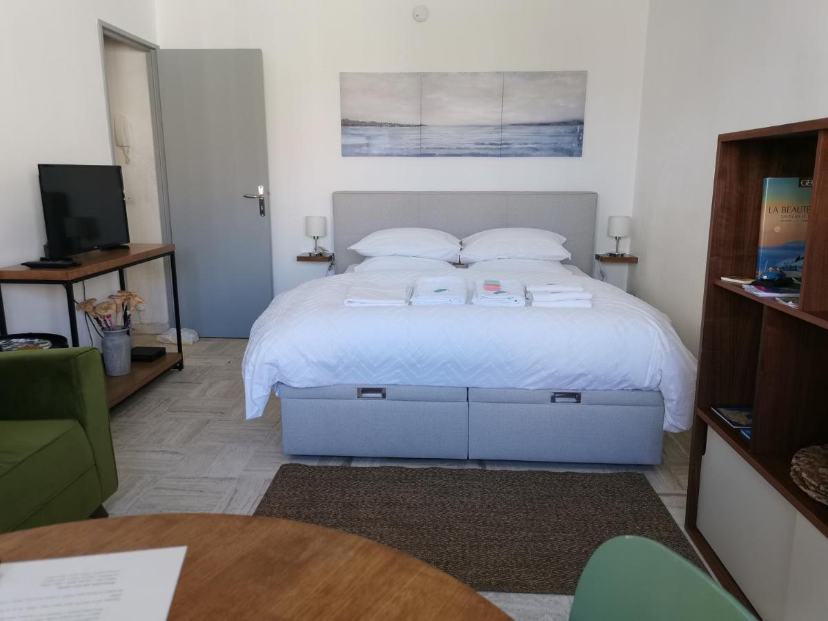 Studio calme et très lumineux, au pied de notre Dame de la Garde - Housity