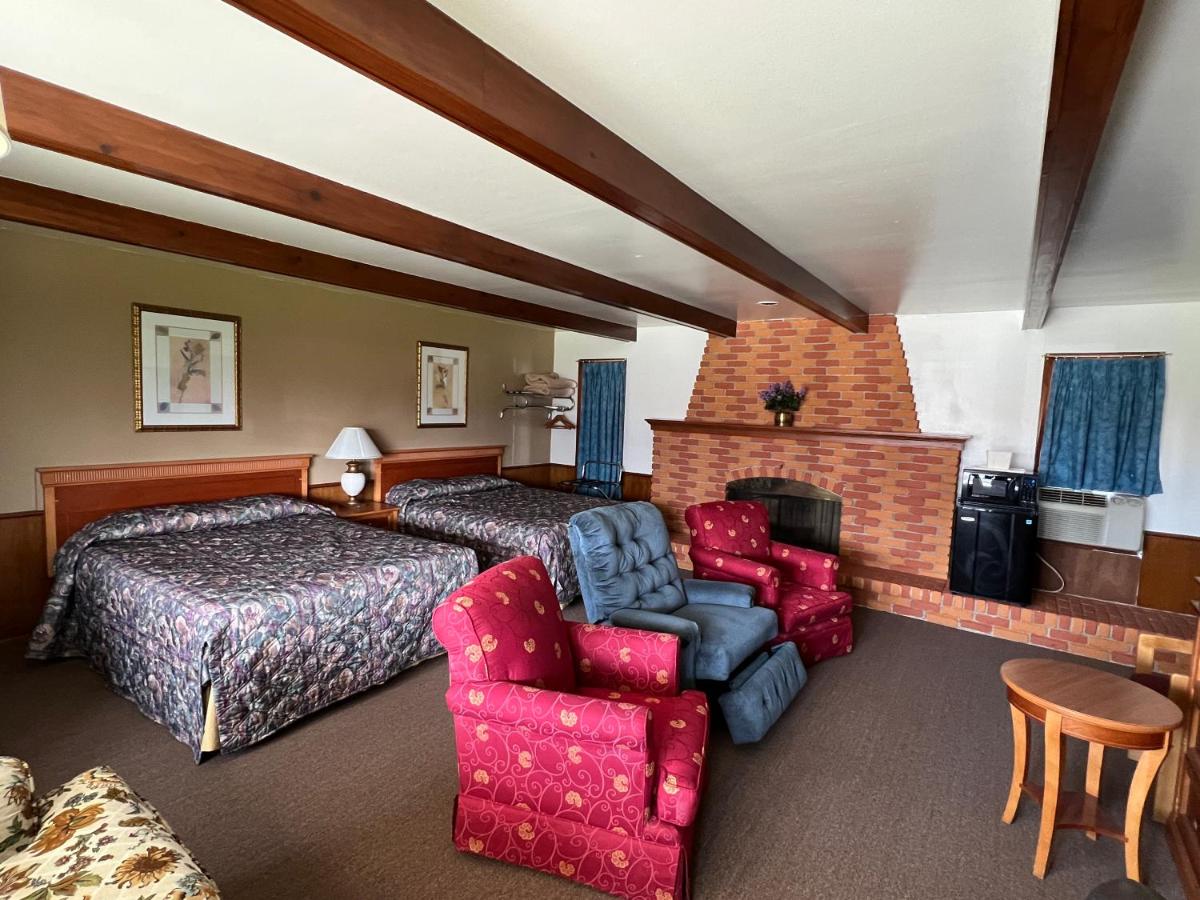 Spinning Wheel Motel - Housity