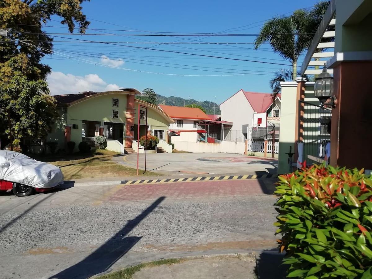 Laly's B5 cozy Transients Home - 10 km to Subic Bay - Housity