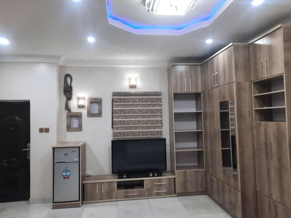 Tastefully Furnished 1 Bedroom Condo with Good Security - Housity