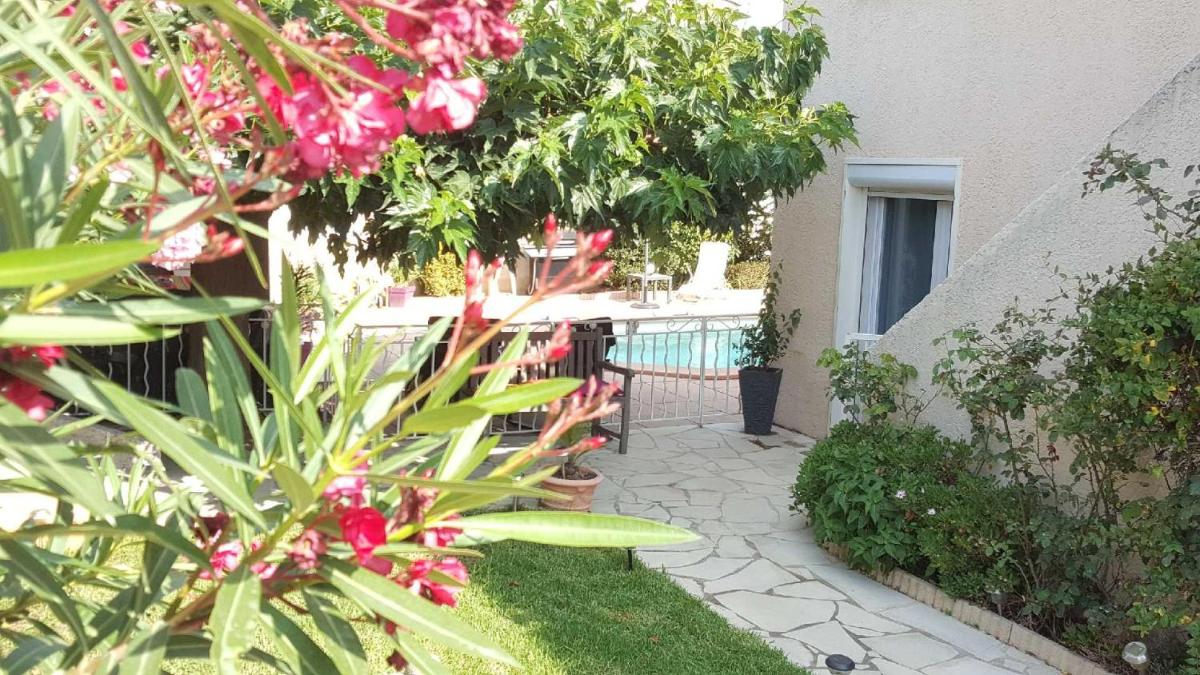 Suitetrails - Chambre en Provence dans villa avec piscine