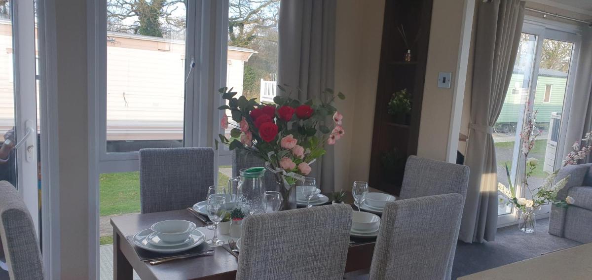 Homely Parkdean park caravan holiday home - Housity