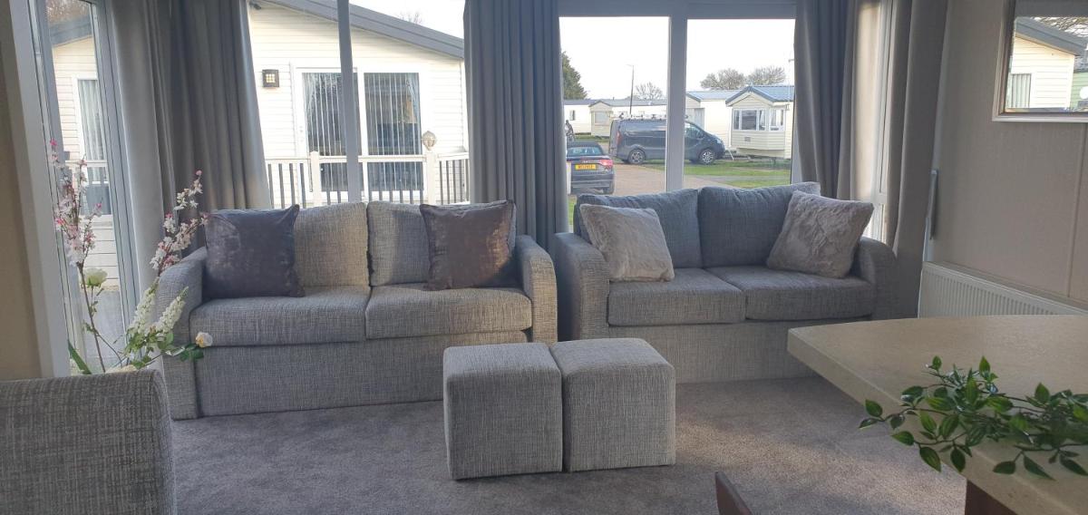 Homely Parkdean park caravan holiday home - Housity