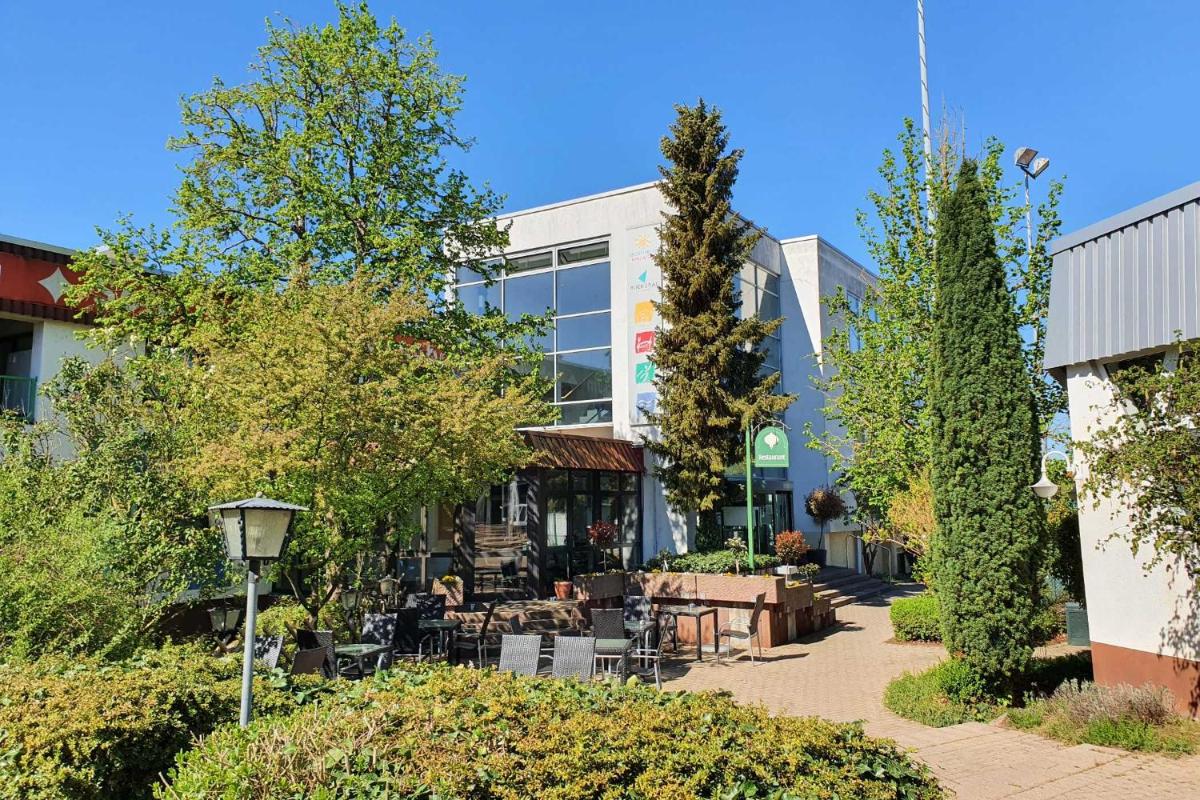 Sport Hotel Kenzingen inklusive Schwimmbad, Sauna und Frühstück nähe Europa-Park - Housity