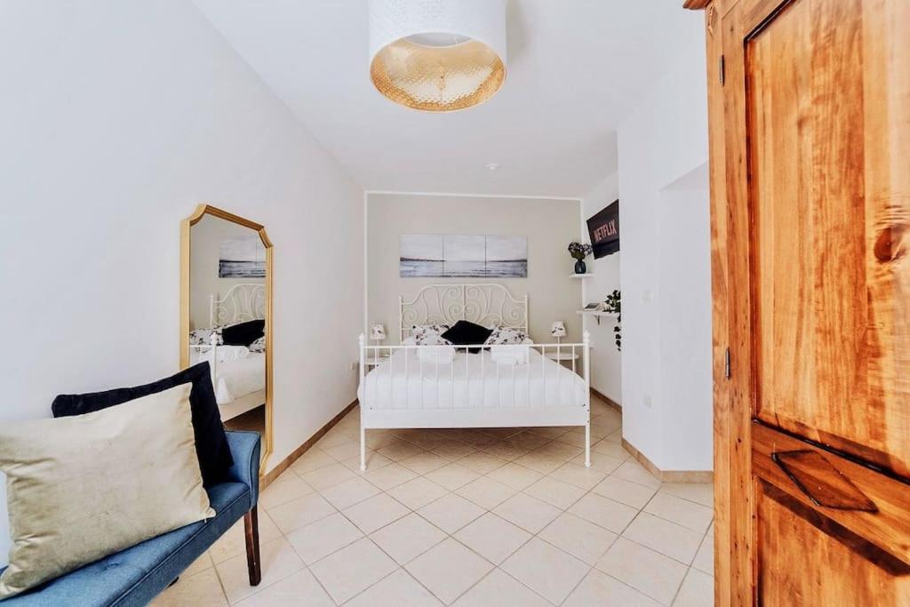 TORRE DALU' - a due passi dalla Spiaggia di Porta Vecchia, con Terrazzo privato e Netflix - Housity