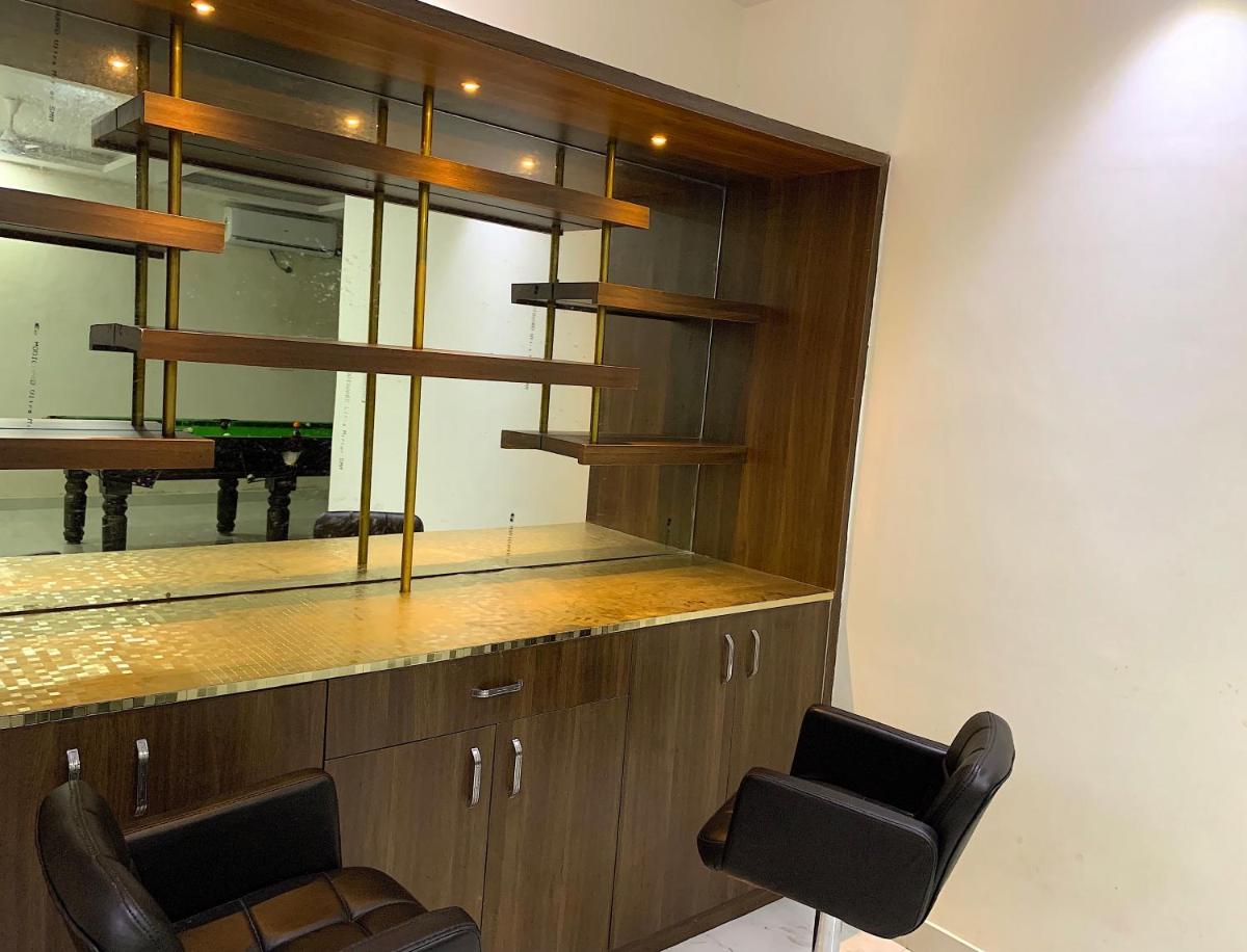 Suitetrails - Malibu - Luxury Villa with Home Theater & Pool