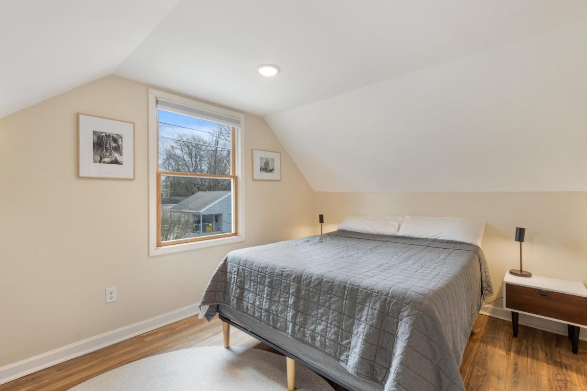 Perfect Location Walk to MSU Campus High End Mattresses Fast Wi-Fi - Housity