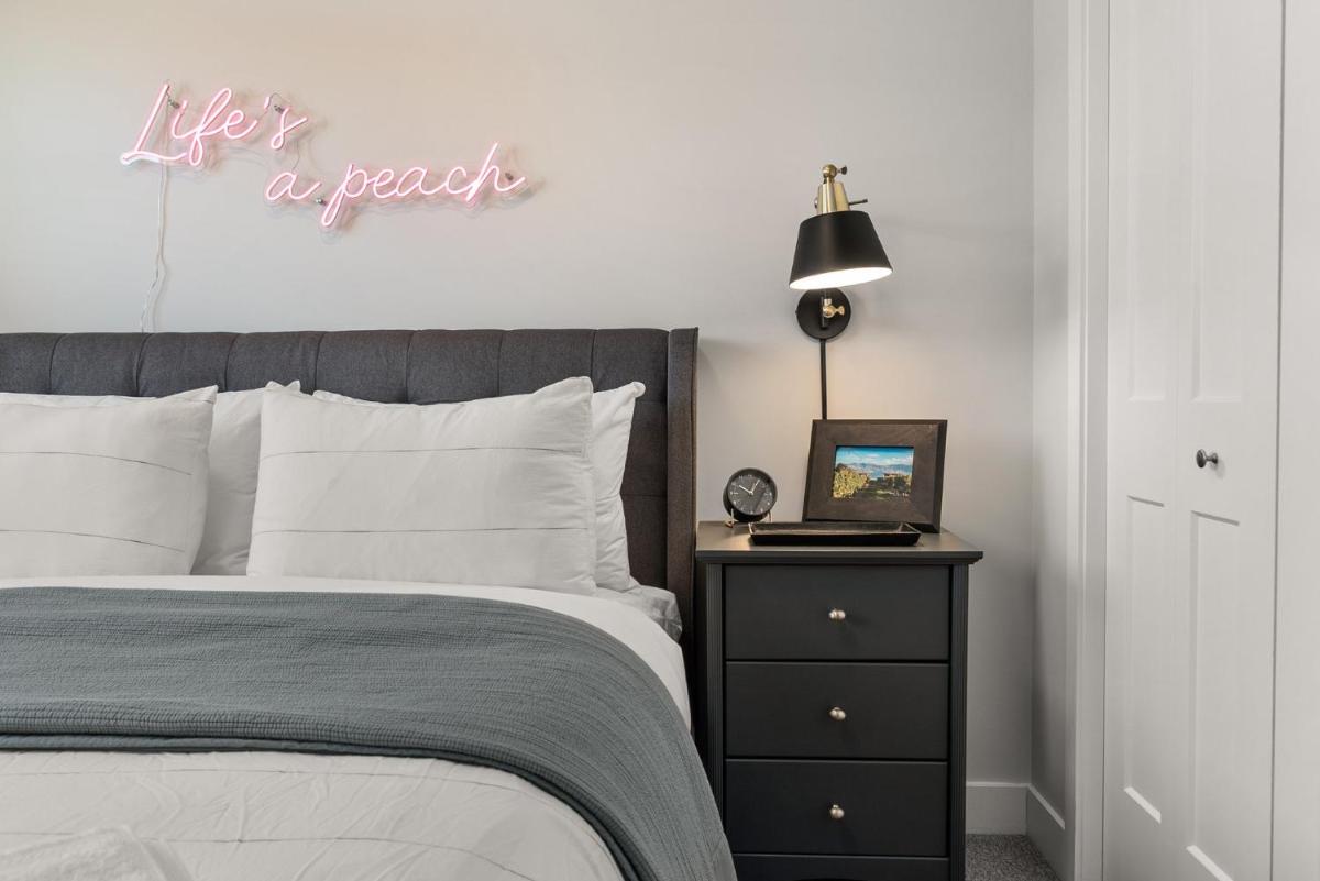 The Peach Penticton - Housity