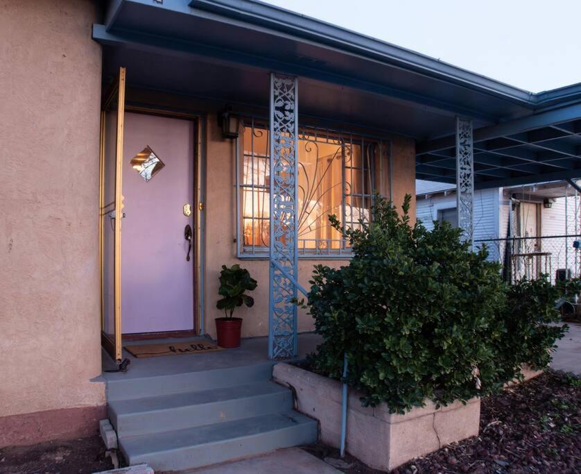 The Geode: Sparkling 3BR near City Center Sleeps 8 - Housity