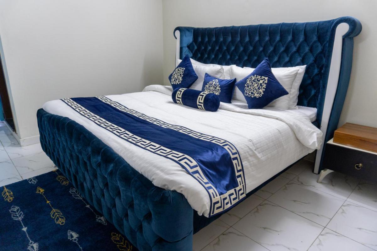 Trivelles Express - Penthouse and Apartment Suites - Housity