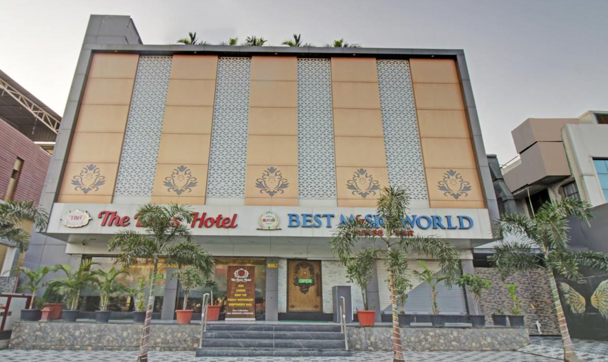 Treebo Trend The Boss - Housity