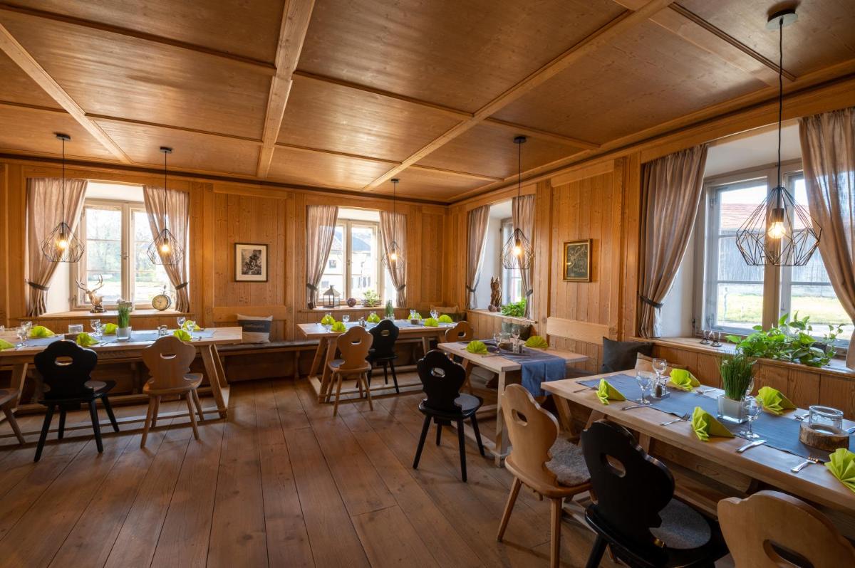LANDHOTEL ALTE ZOLLSTATION- Historical Building - Housity