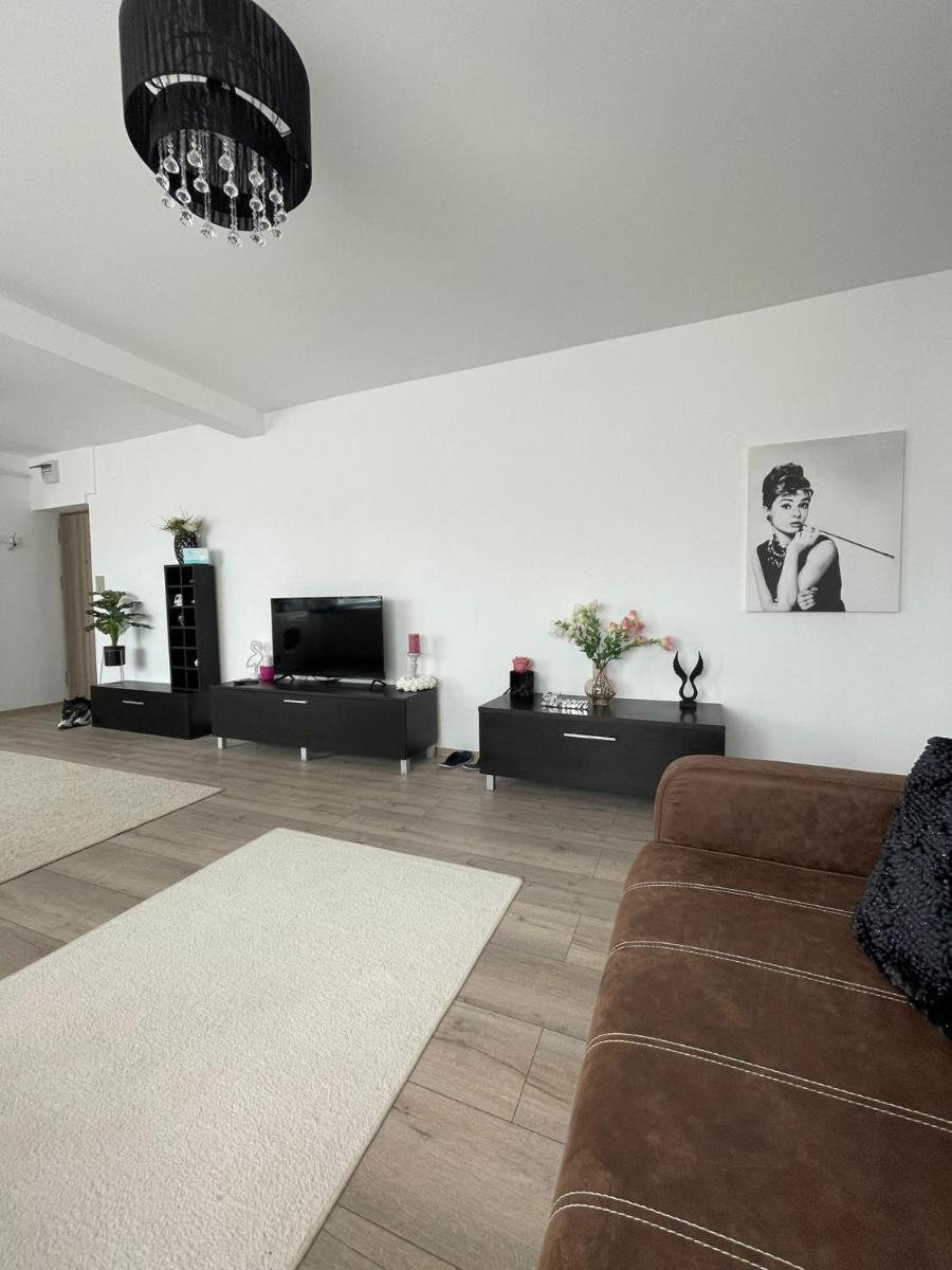 Adriana home - Housity