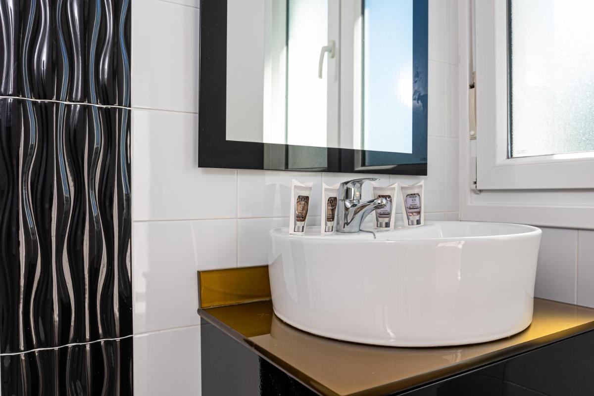 Apartamentos Turísticos La Boutique del Mar - Housity