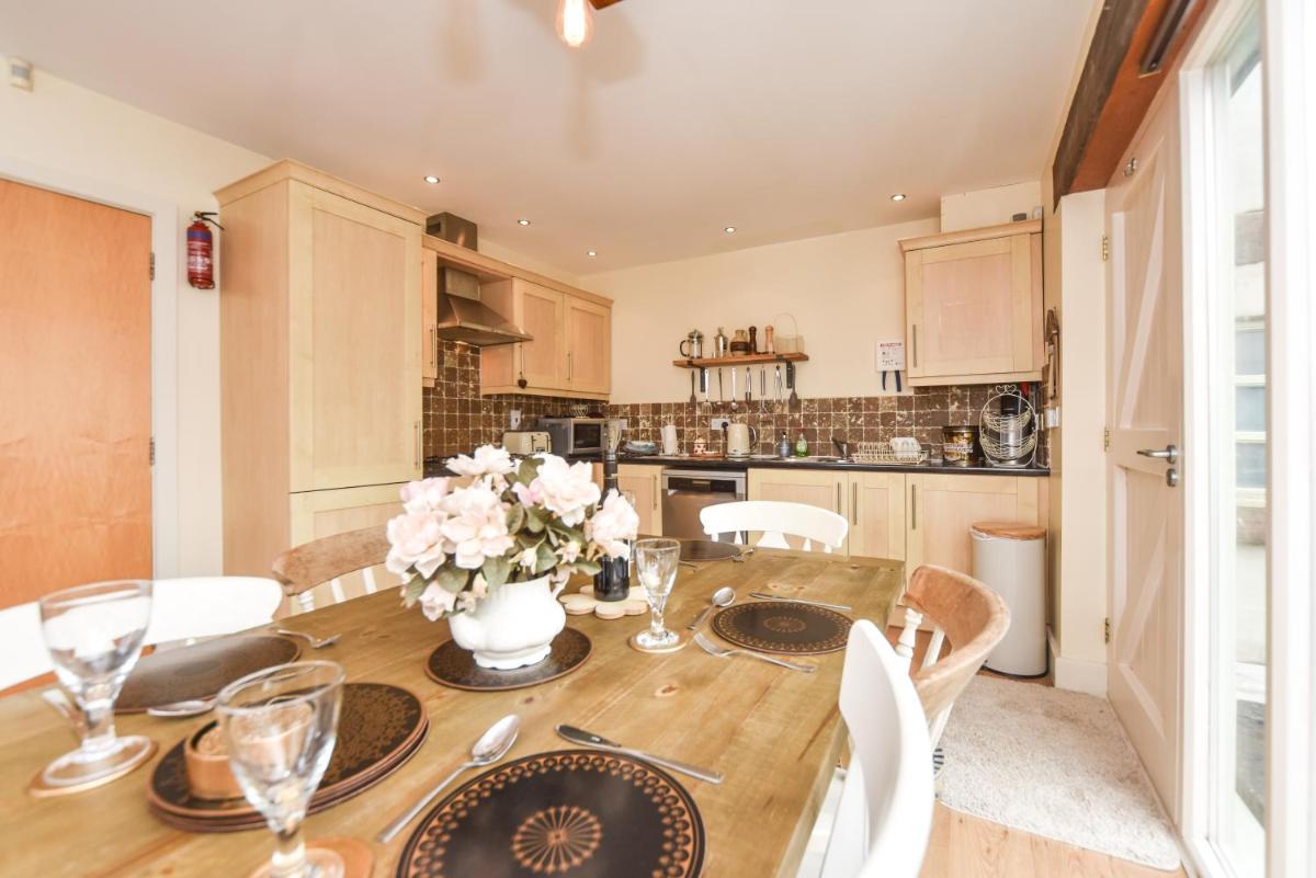 Coach House Mews - Housity