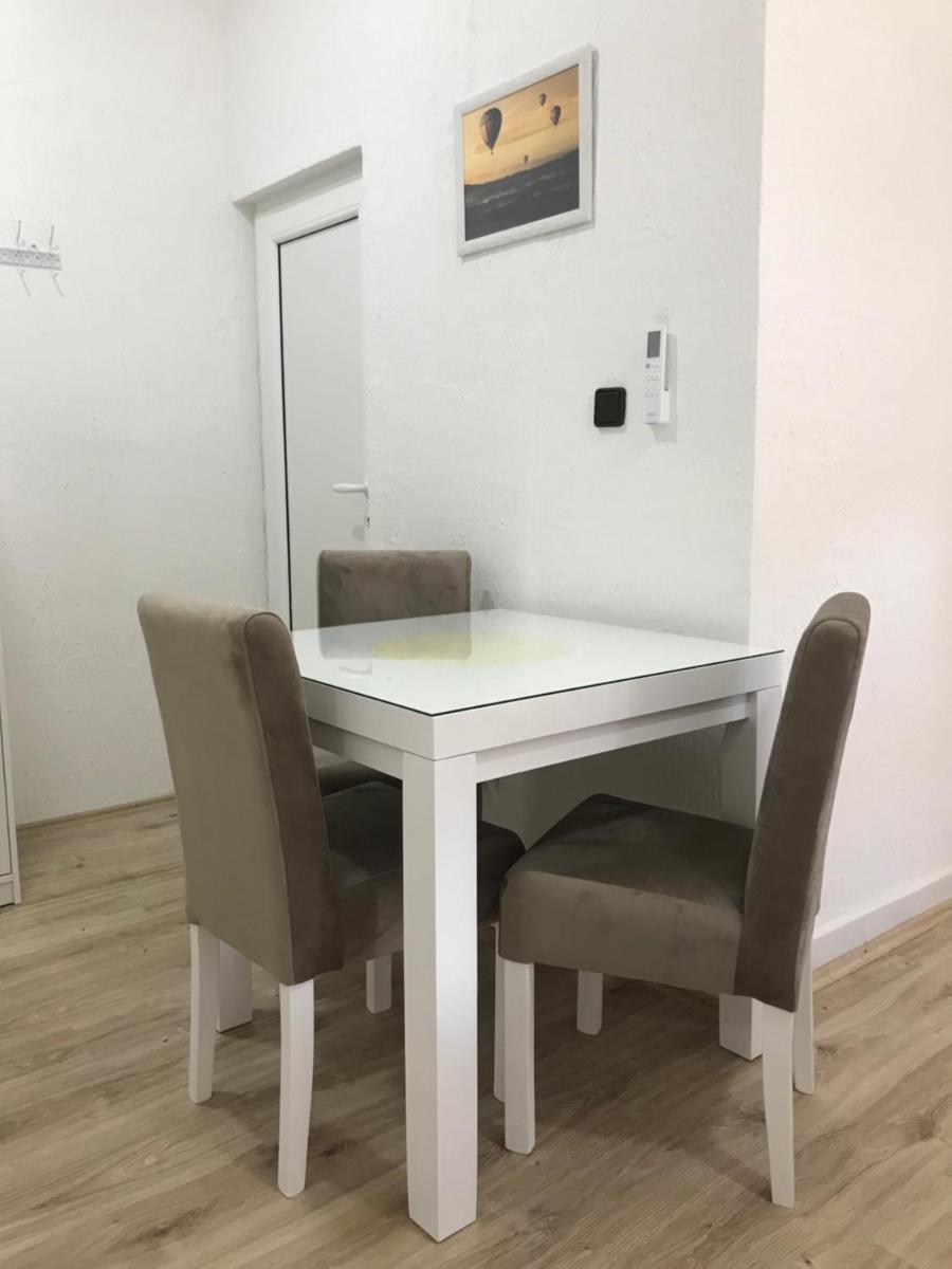 Soba Milojkovic - Housity