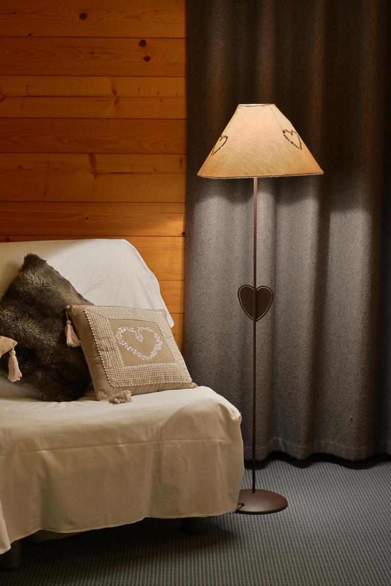 Un ou plusieurs lits dans un hébergement de l'établissement Café-Hôtel Le Morillon, Domaine du Grand Massif-Samoëns