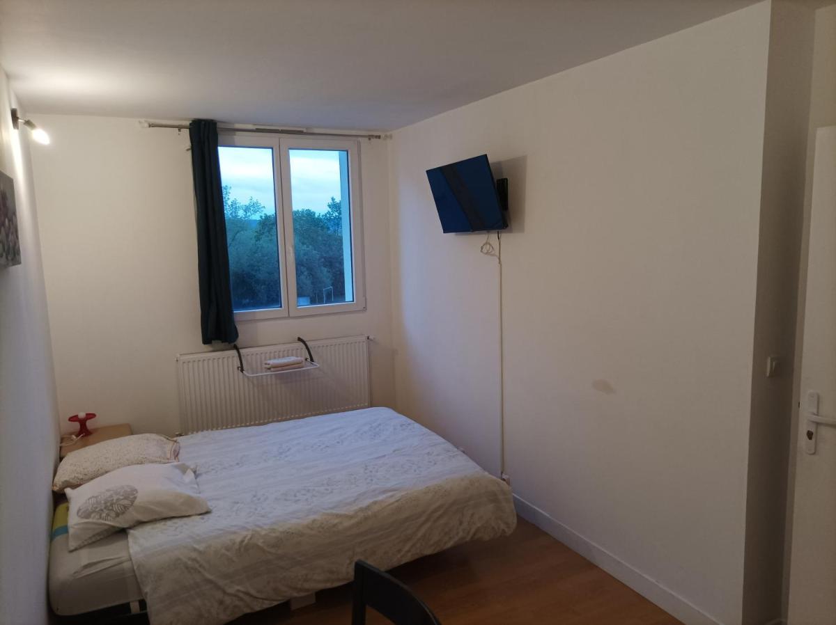 Chambre 14m² proche Saclay / Massy bus à 2' à pied - Housity