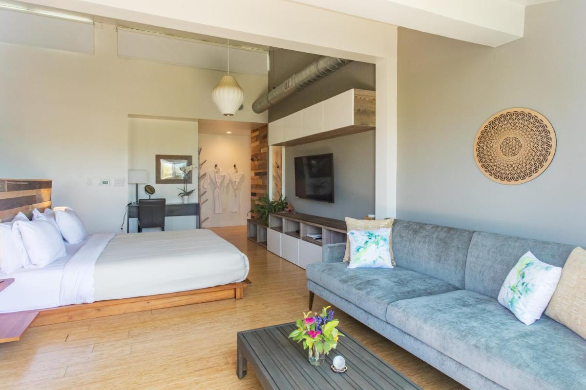 Inn at Moonlight Beach - Housity
