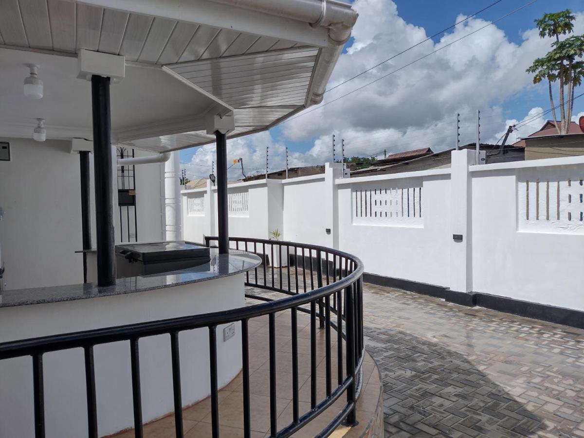 Suitetrails - Mkamiti Villa - Executive Airport Villa
