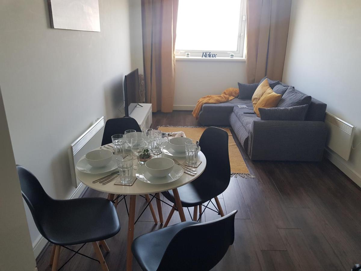 Spacious 1 bed relocation apartment free parking, - Housity