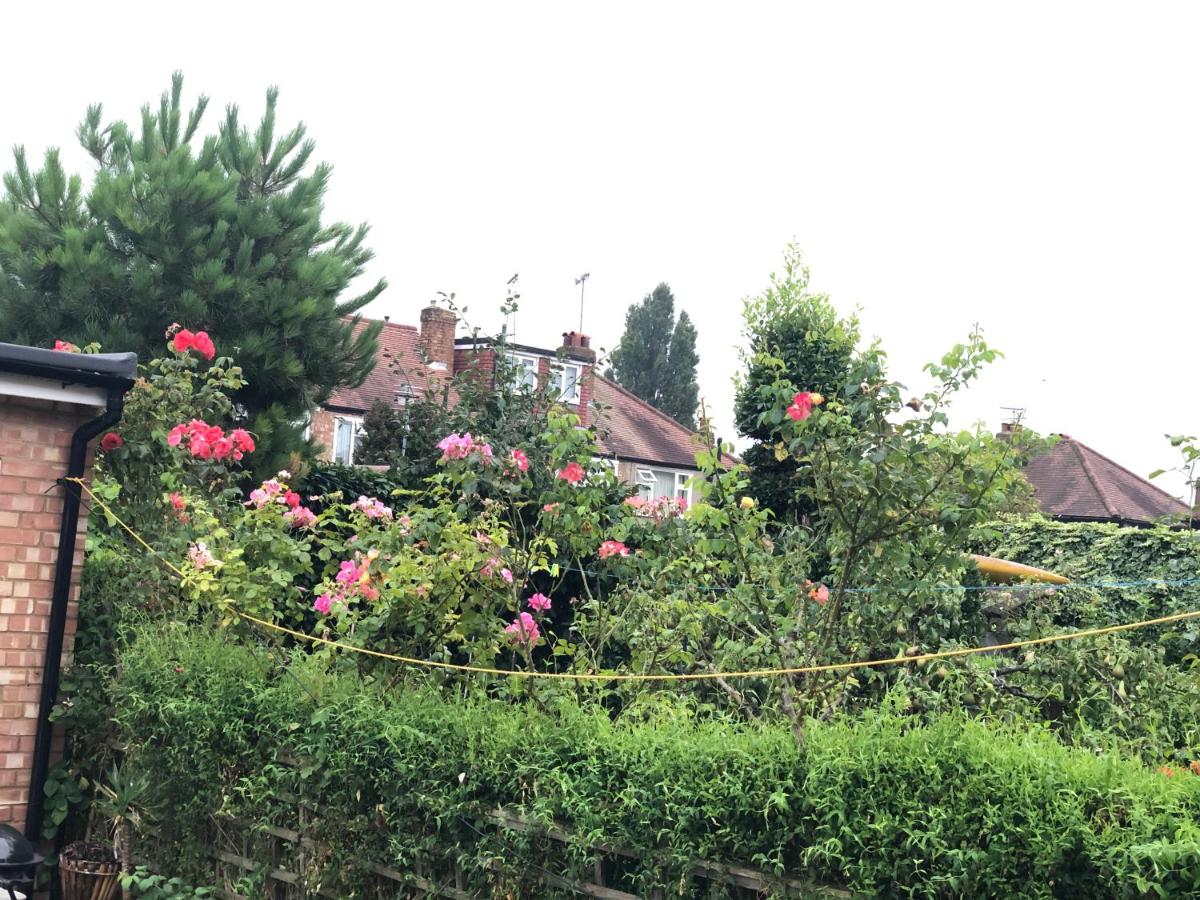 well located, Nice three double bedroom house in West London - Housity