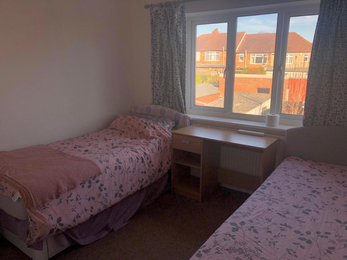 well located, Nice three double bedroom house in West London - Housity