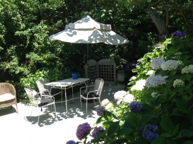 Southampton Cottage Near Beach, Hamptons Cottage - Housity