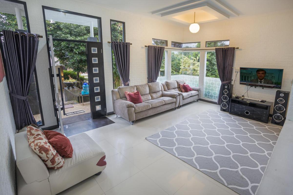 Villa Alessa Puncak - Housity