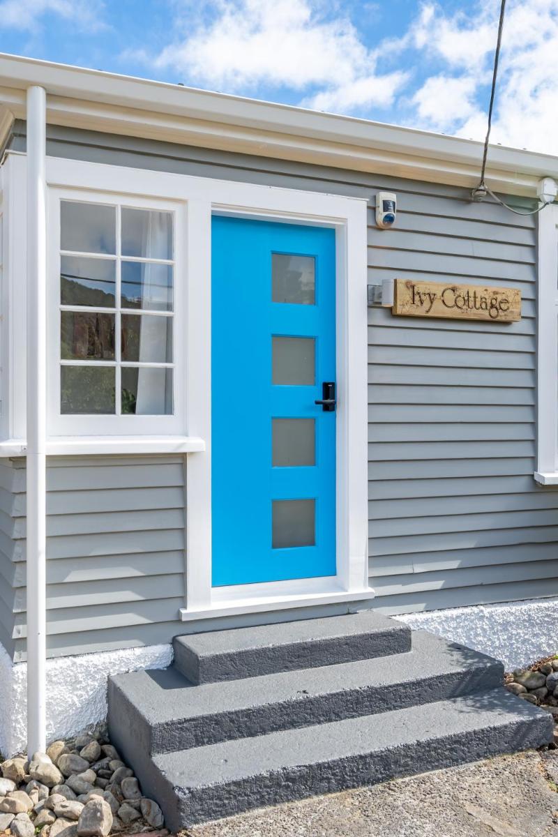 Suitetrails - Ivy Cottage - Stylish, Spacious & Near Amenities