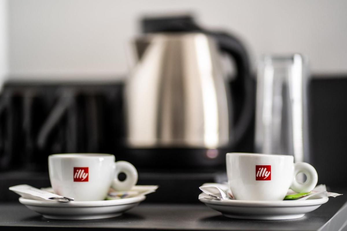 White Trilogy - Housity