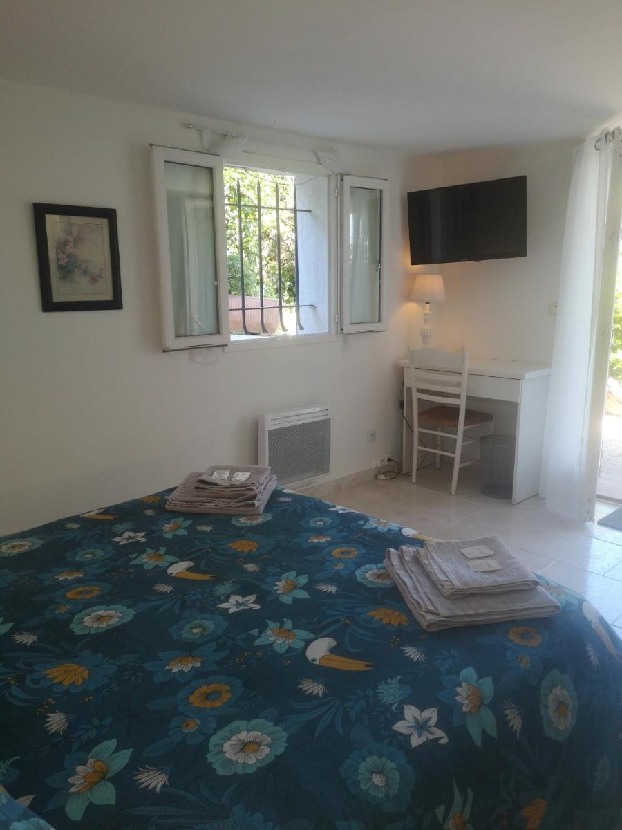 Chambres d'Hôtes Le Mas du Bijou Bleu - Housity
