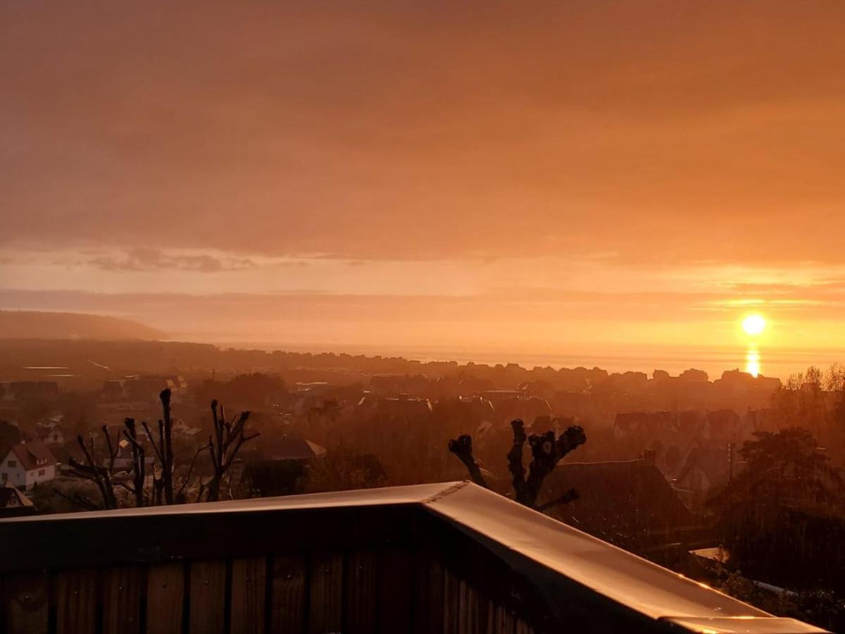 Joli studio neuf vue mer proche Deauville - Housity
