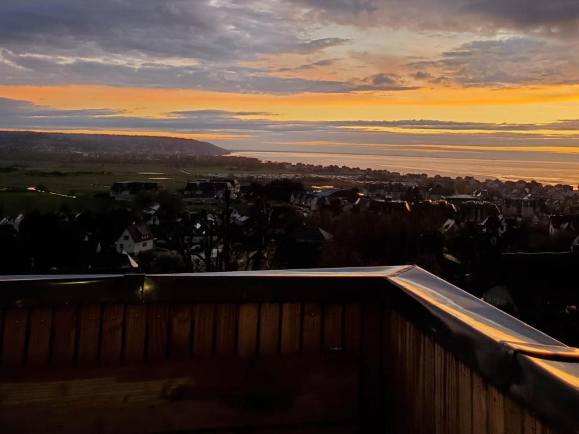 Joli studio neuf vue mer proche Deauville - Housity