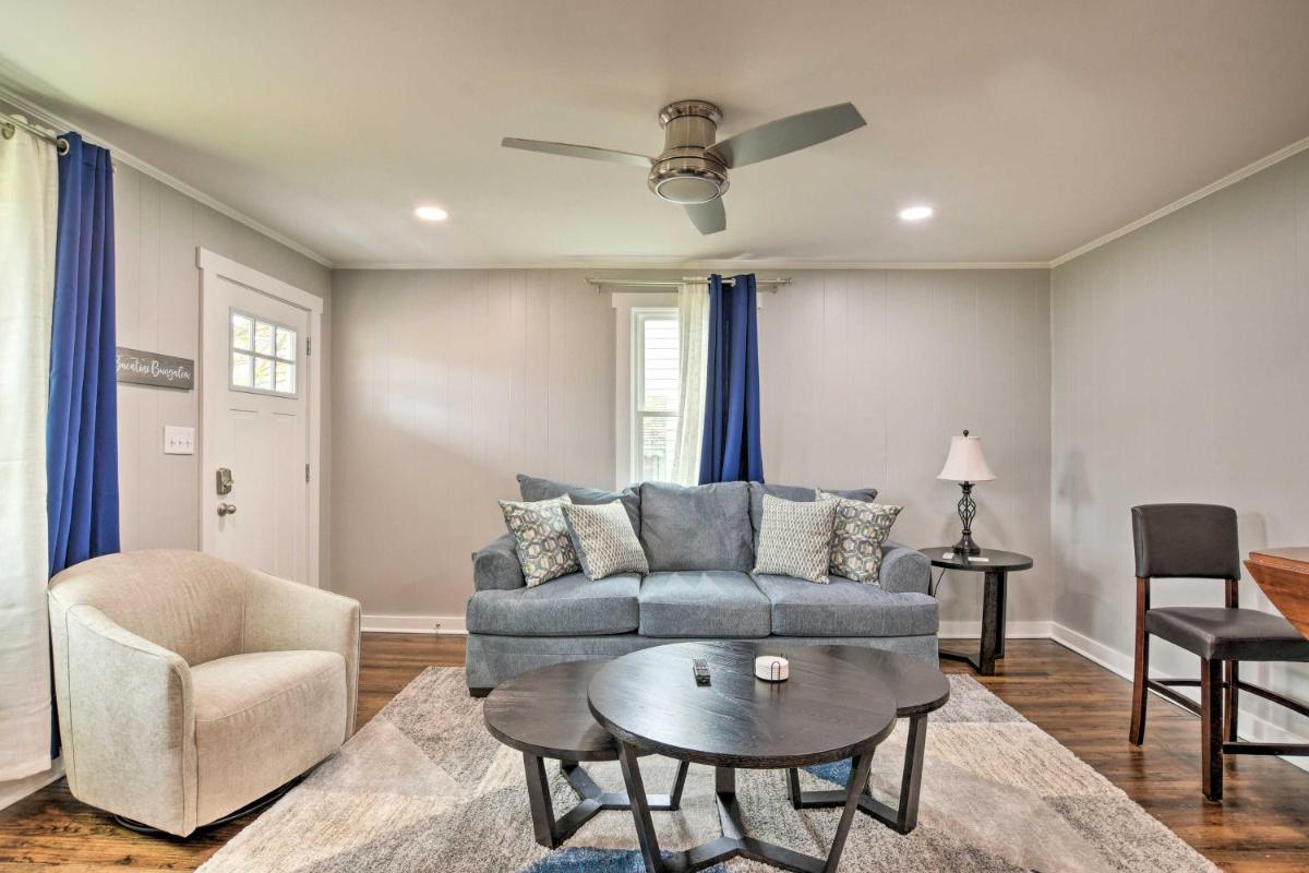 Cozy House with Private Yard, Close to Downtown - Housity