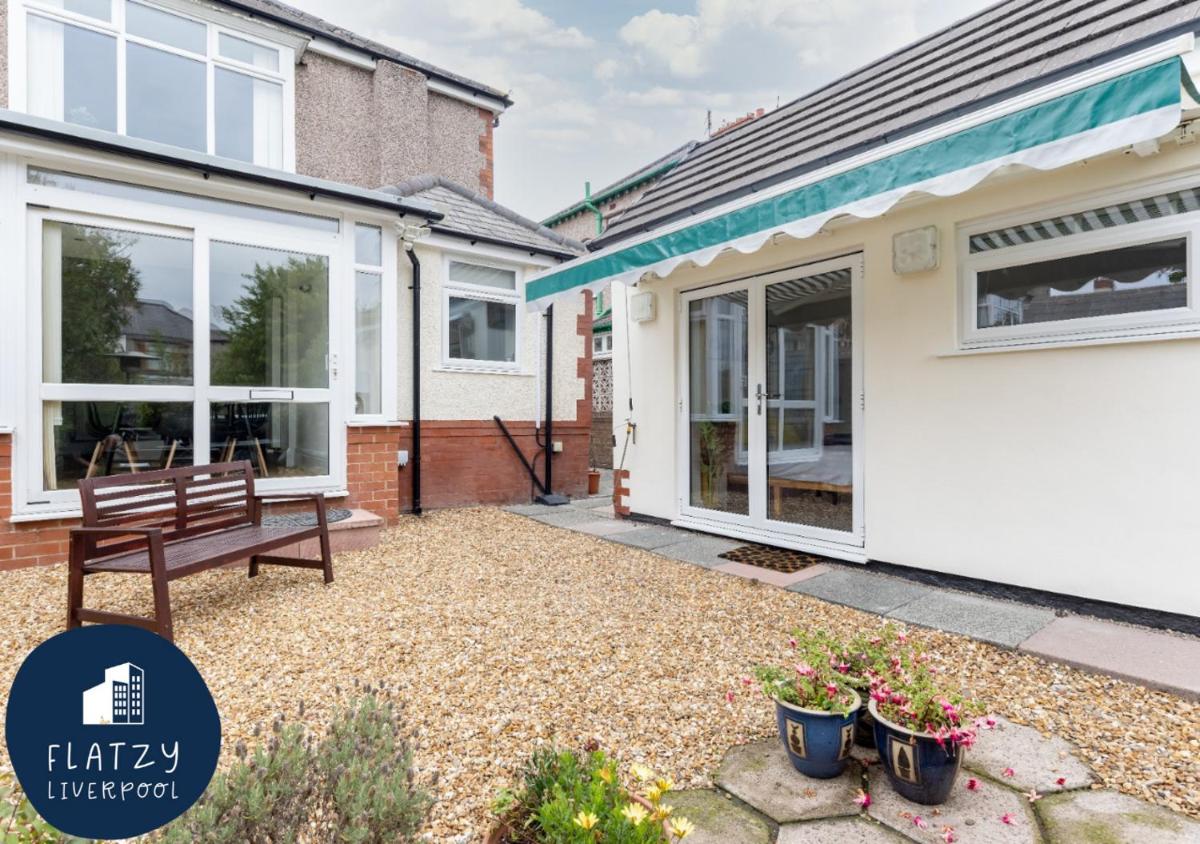 Flatzy - Charming Garden Annexe in Aigburth with Kitchenette - Housity