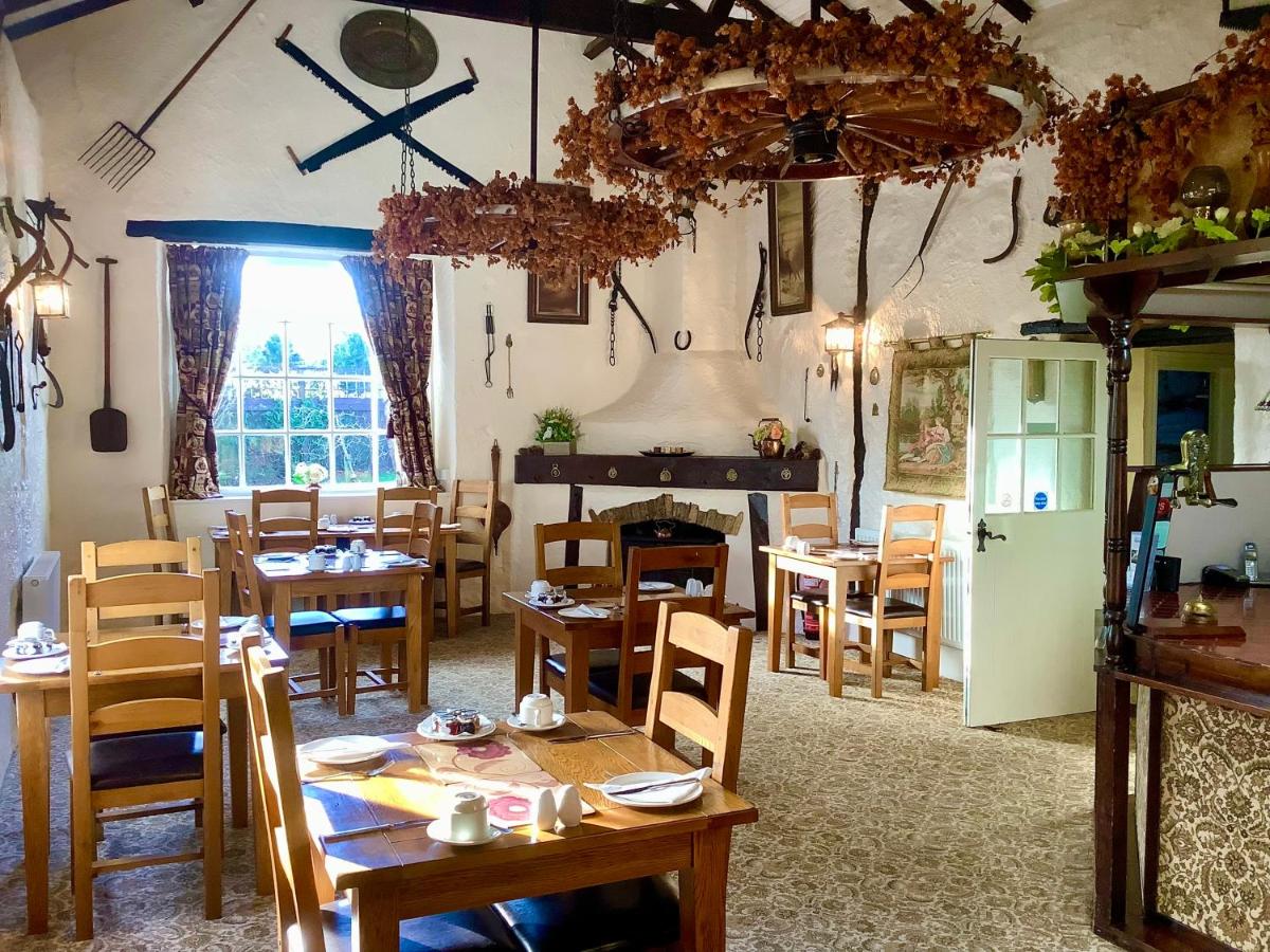 The Barn and Pinn Cottage - Housity