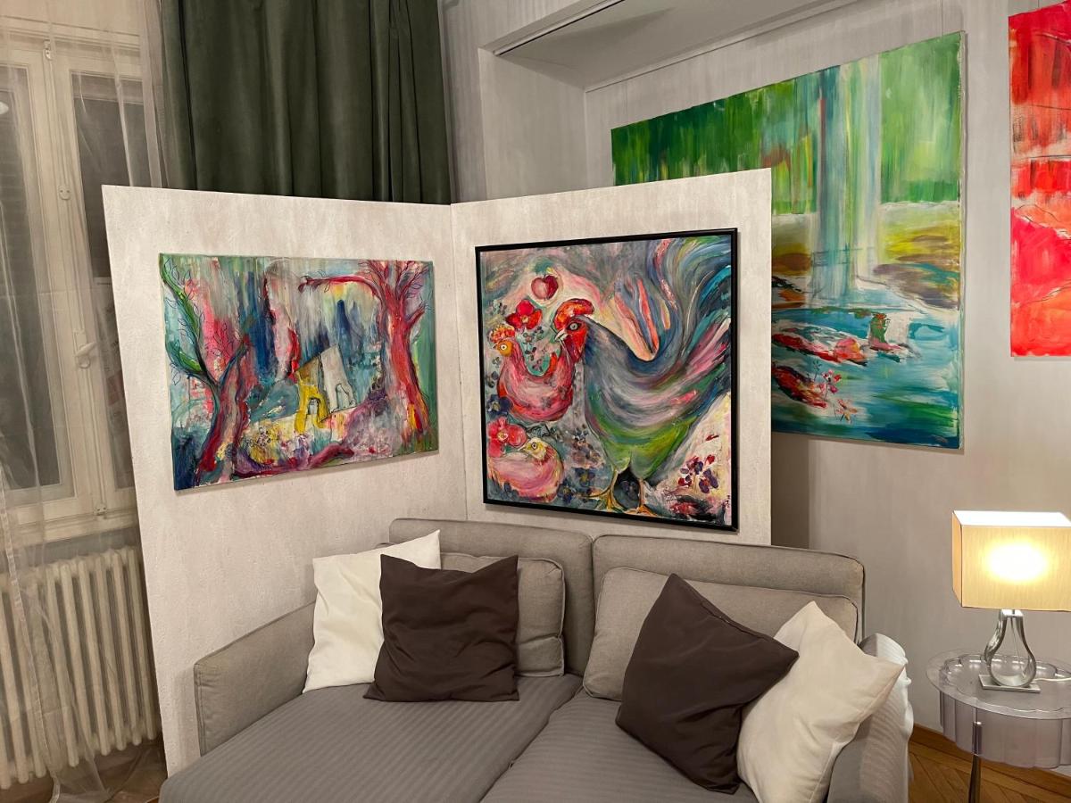 Apartament Happiness by Nicole Jutka visual artist Bucharest - Housity