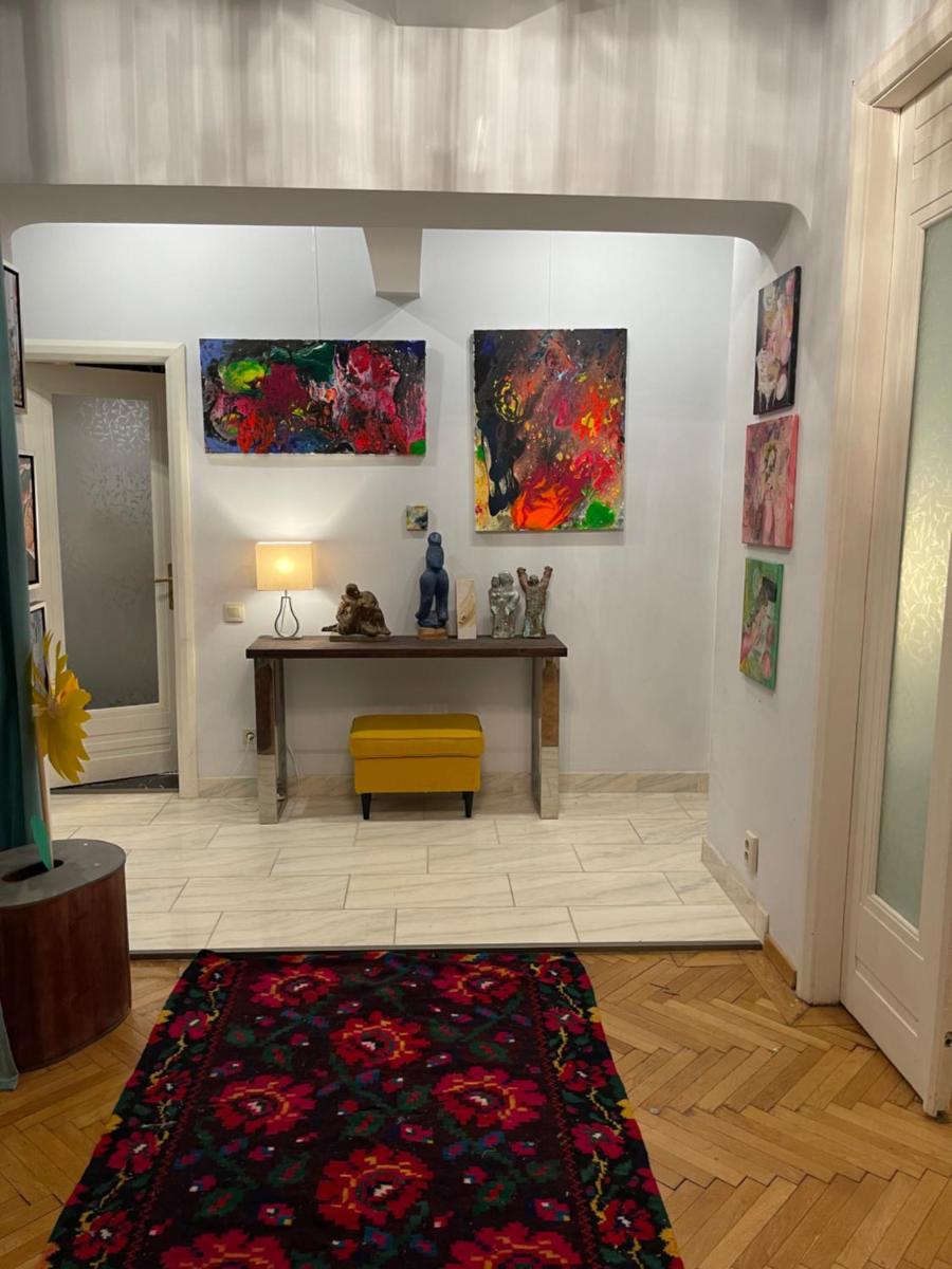 Apartament Happiness by Nicole Jutka visual artist Bucharest - Housity