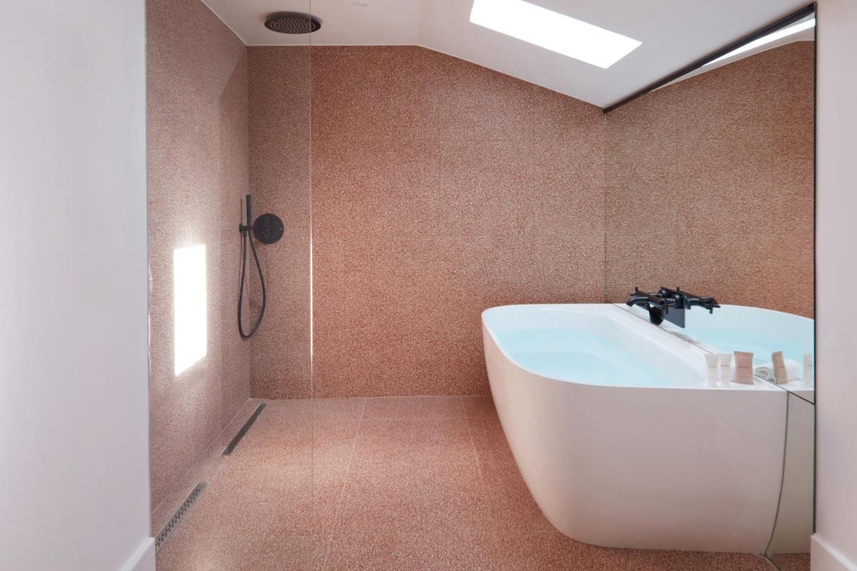 Salle de bains dans l'établissement Brindos, Lac & Château - Relais & Châteaux - Anglet Biarritz