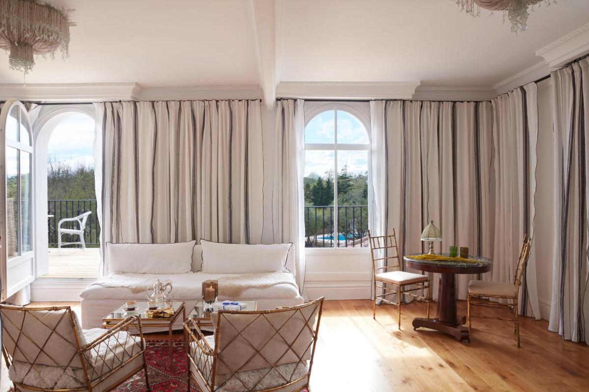 Coin salon dans l'établissement Brindos, Lac & Château - Relais & Châteaux - Anglet Biarritz