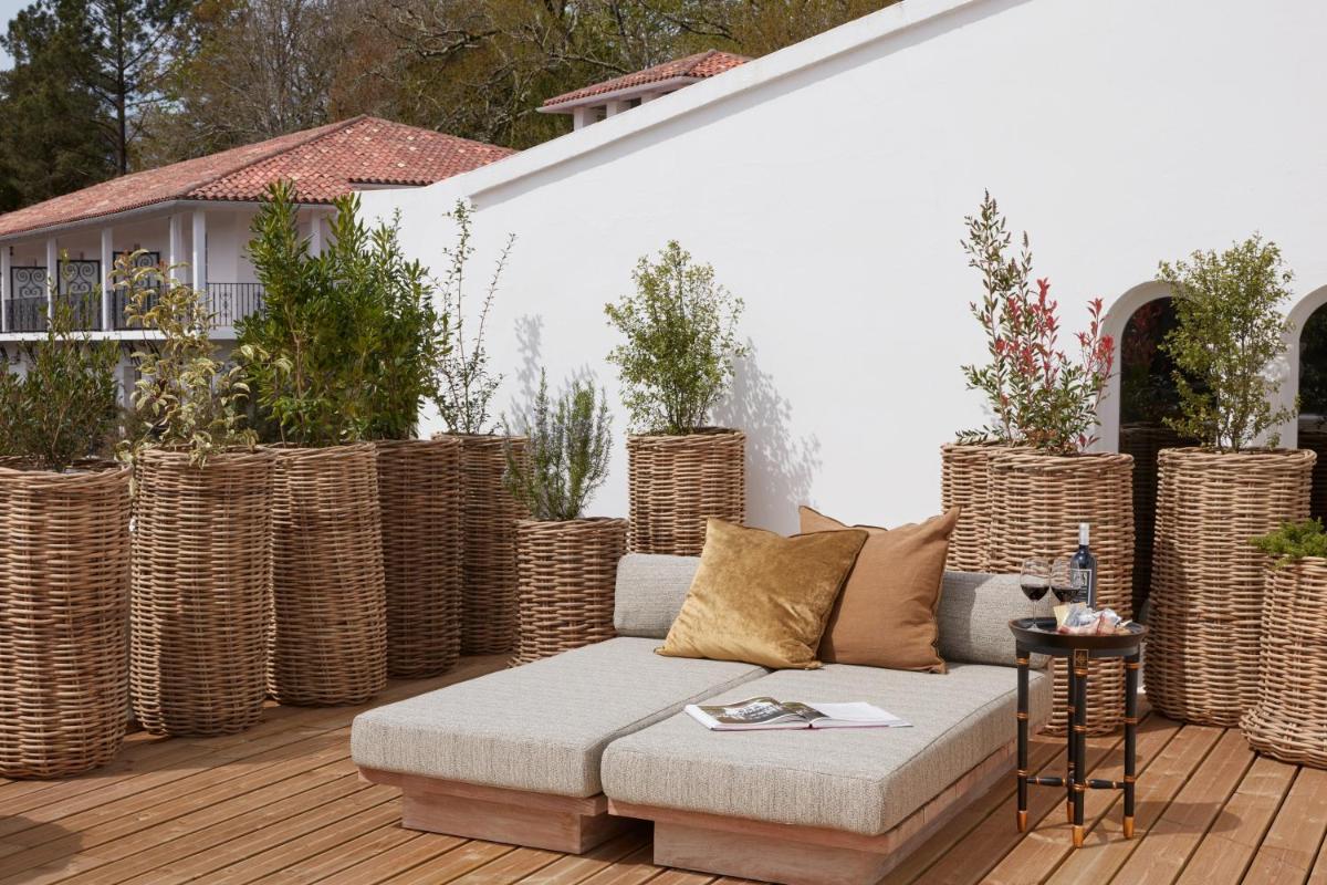 Coin salon dans l'établissement Brindos, Lac & Château - Relais & Châteaux - Anglet Biarritz