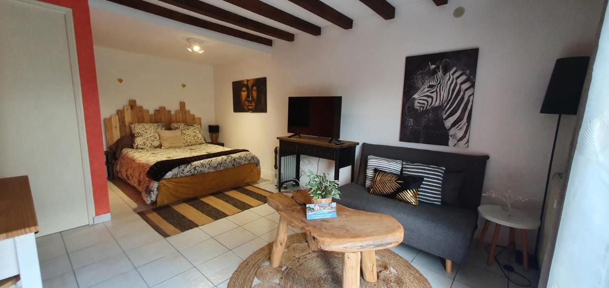 Suitetrails - STUDIO PRIVATIF ET SA PISCINE AUX AGAPANTHES DE CROMEL - Le Mont Saint-Michel
