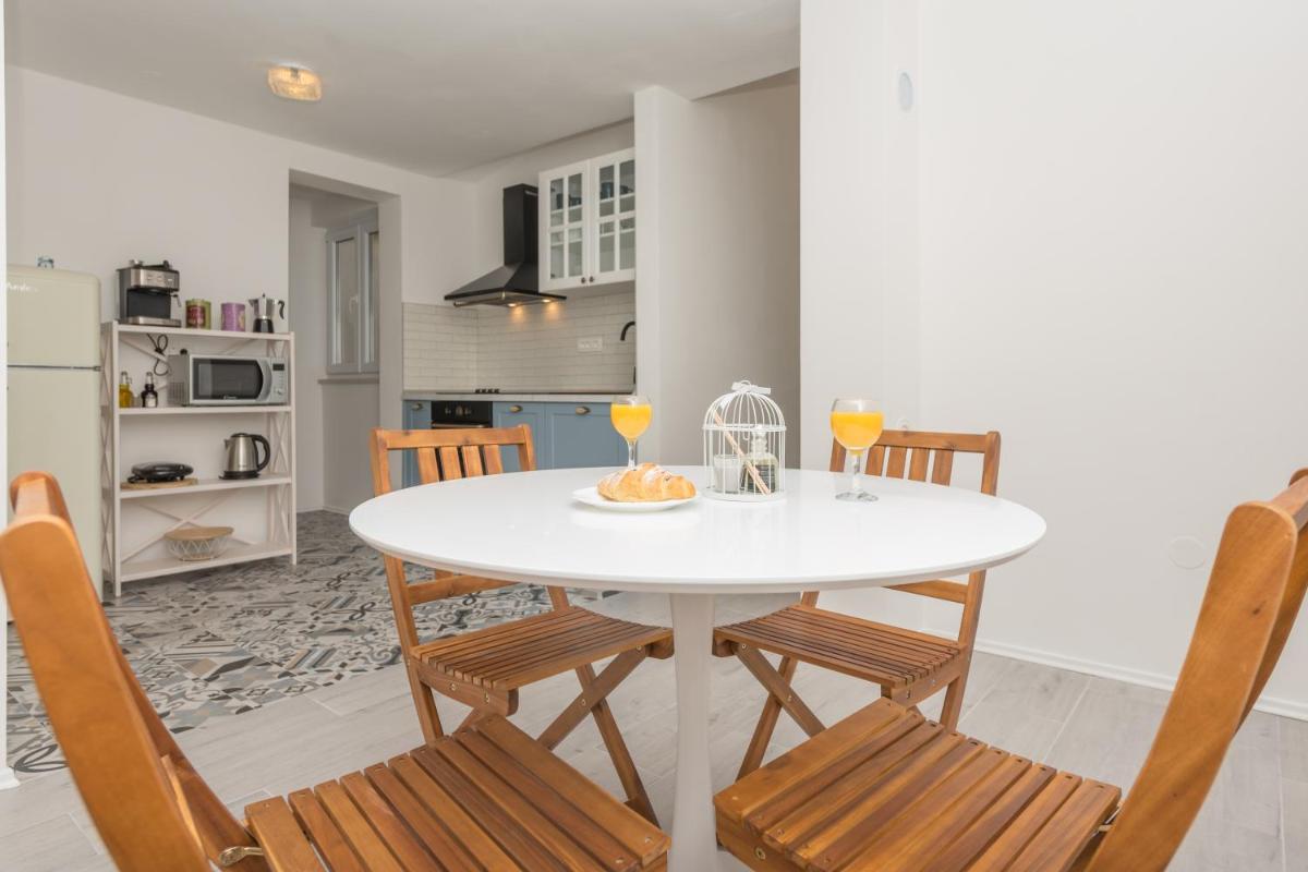 Vista Mare Apartment - 3 Bedroom, Sea View - Housity