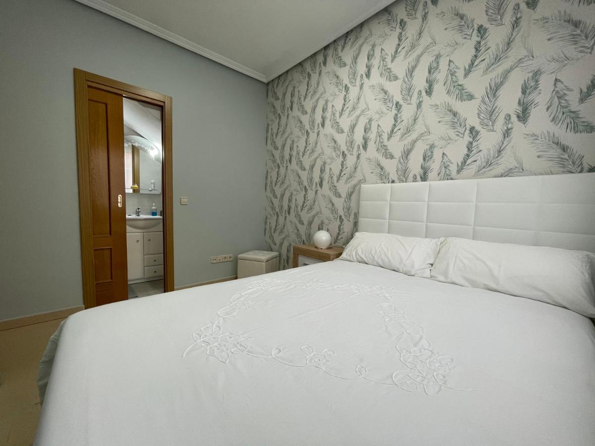 Next to airport!Queen double bed + Private bathroom - Housity